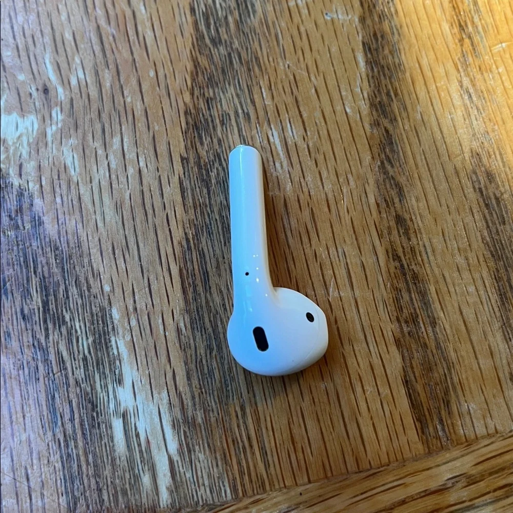 Genuine Apple Airpods Left (L) A2031 Bluetooth Left side Replacement ONLY